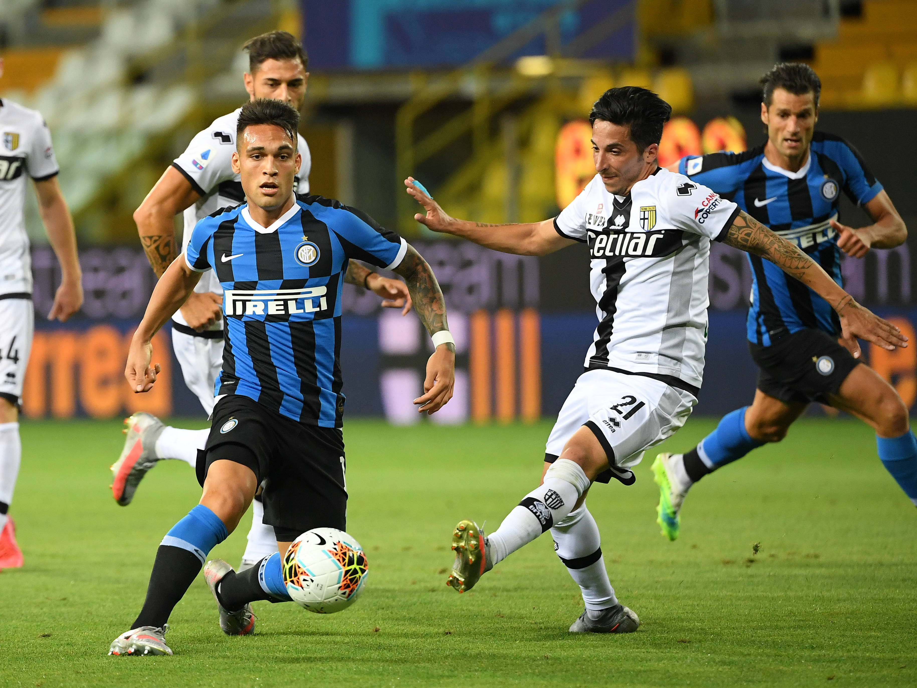 开云体育-包含尤文图斯发布备战花絮,国际比赛日远射贴柱,欧冠任务艰巨,阵容厚度经受考验的词条