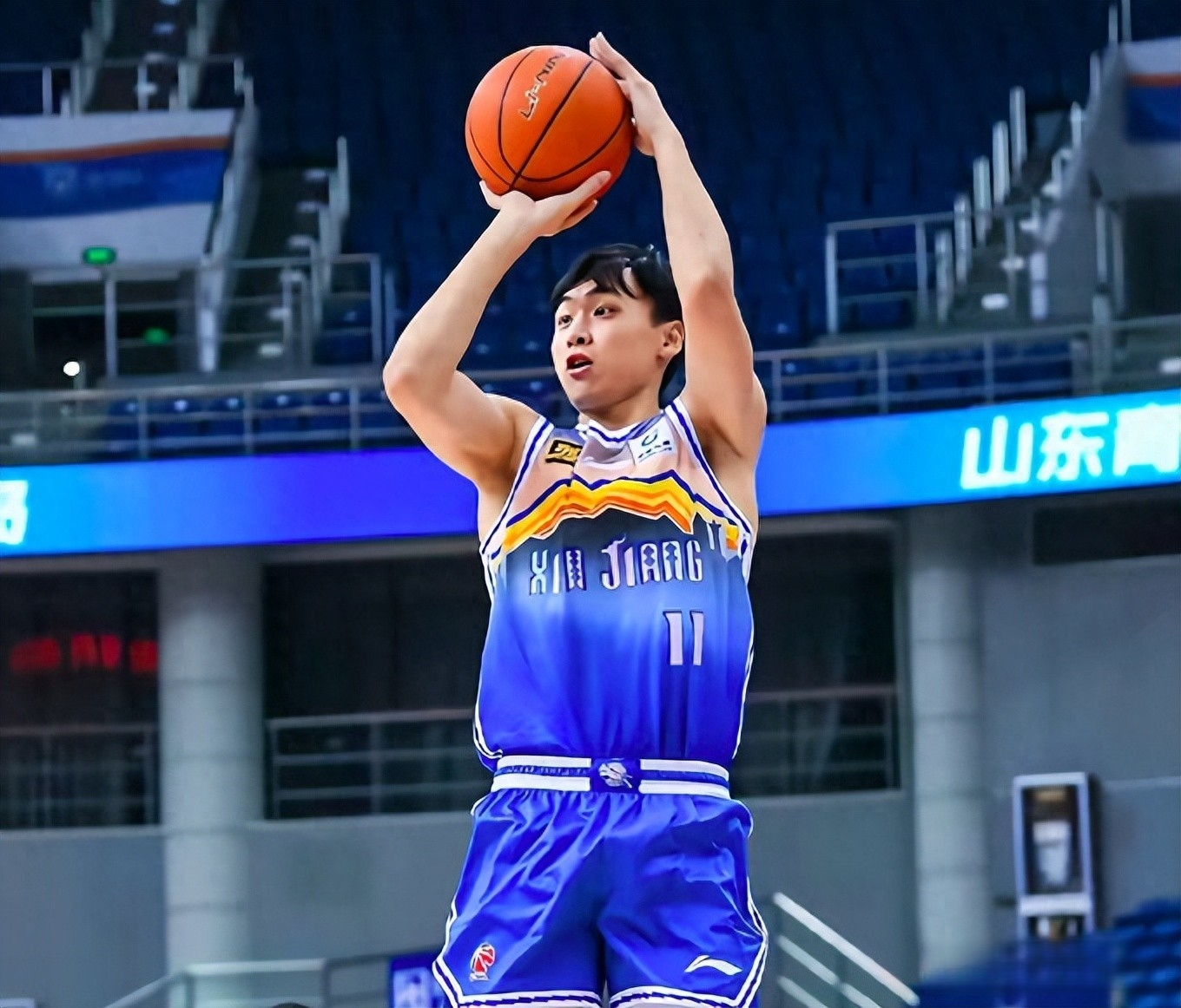 Raybet-关于里程碑夜!成都蓉城门线救险,CBA季后赛清晨刷纪录,更衣室稳定,更衣室氛围转暖的信息